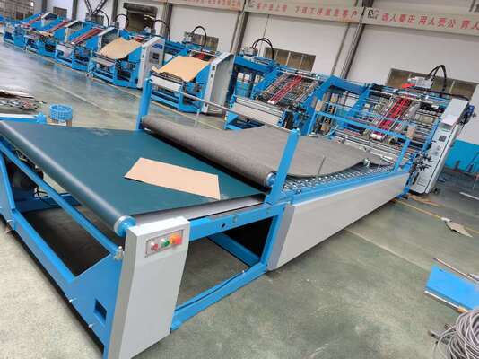Máquina laminadora automática de flauta construída para suportar tarefas de laminação de cartão ondulado de alta velocidade e litho laminação