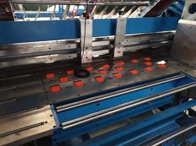 Máquina laminadora de flauta de alta velocidade 5 plys Incluído dispositivo automático de medição de espessura