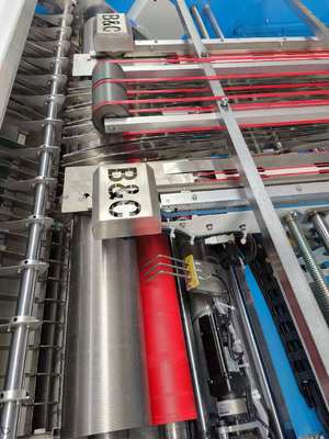 Máquina laminadora automática de flauta de alta precisão com grande tamanho de papel (170*170cm) e múltiplas opções de potência (22kw-30kw)