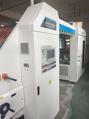 Laminagem a frio ou a quente Sistema de laminação de folhas onduladas Alimentado por uma máquina de 30 kW garantindo um processo de laminação suave