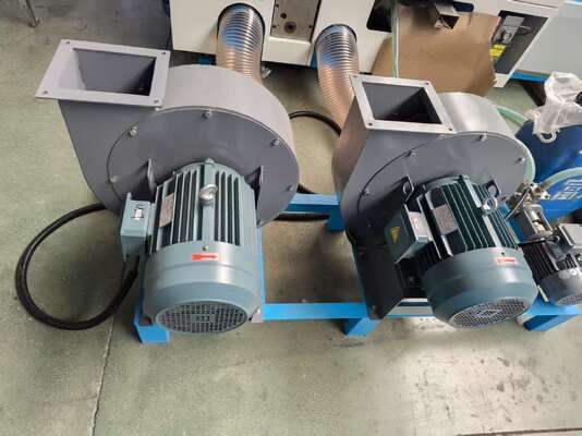 Máquina laminadora de flauta de alta velocidade que oferece fabricação de caixas de cartão com consumo reduzido de cola e sem estrutura de pressão de alimentação