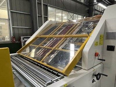 máquina de estratificação da flauta de 2200x2200mm automática com o CE recuado para a impressão